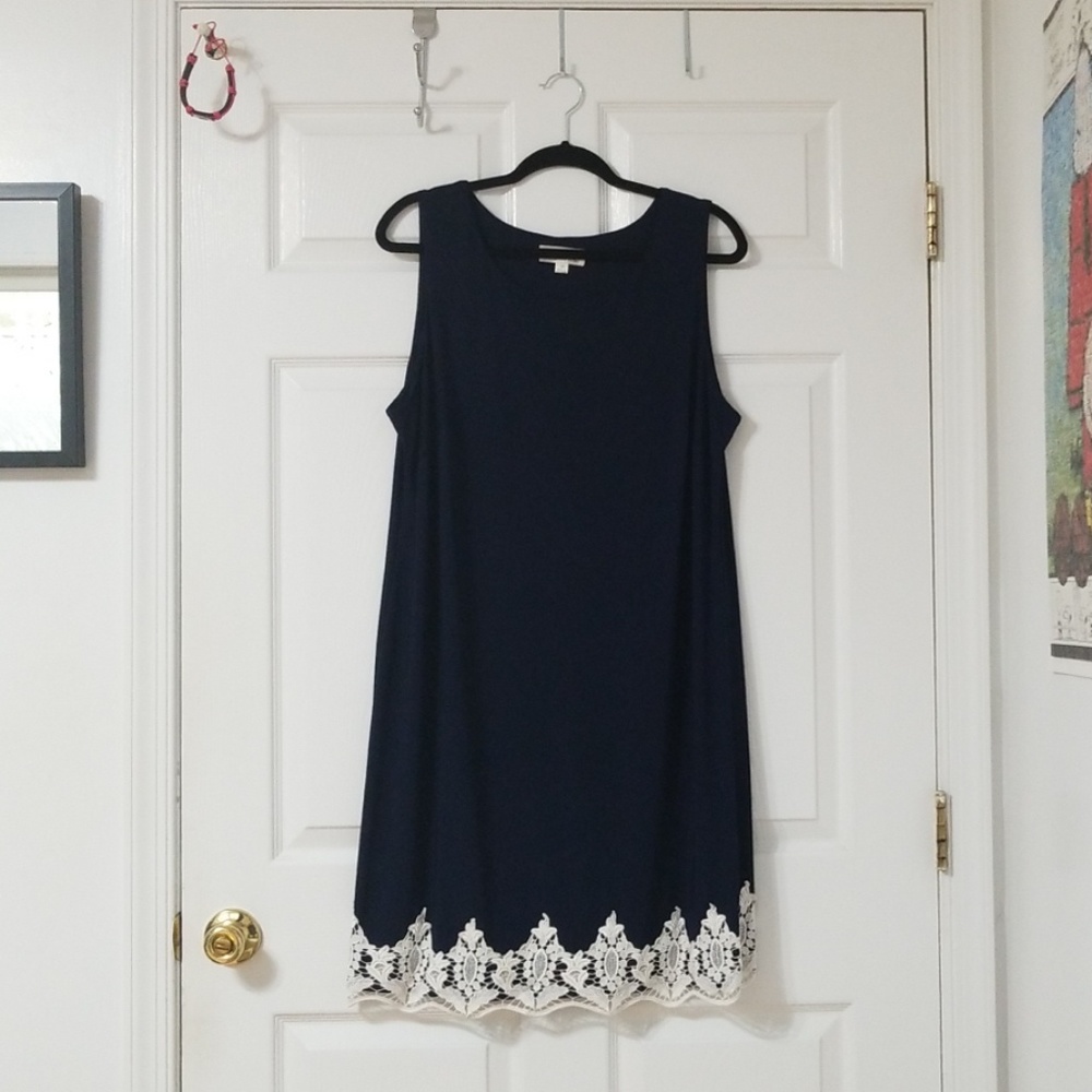 SOHO Sleeveless Navy Dress w/ White Lace Hem